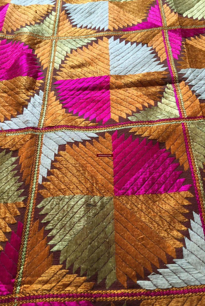 854 VERKAUFT Bagh Phulkari Textil mit Charkha- oder Gobi-Motiv-WOVENSOULS-Antike-Vintage-Textilien-Kunst-Dekor