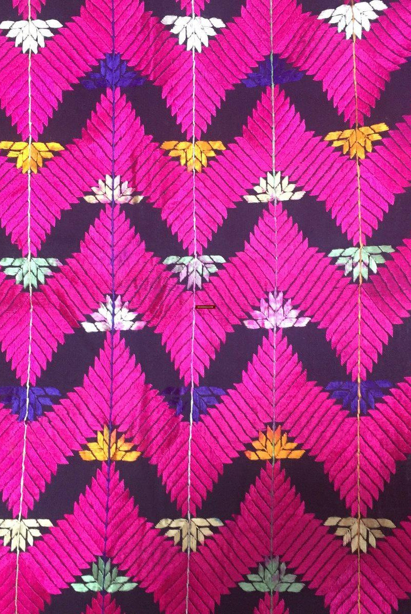 915 VERKAUFT Schwarze Basis Pink Lehariya Phulkari-WOVENSOULS-Antike-Vintage-Textilien-Kunst-Dekor