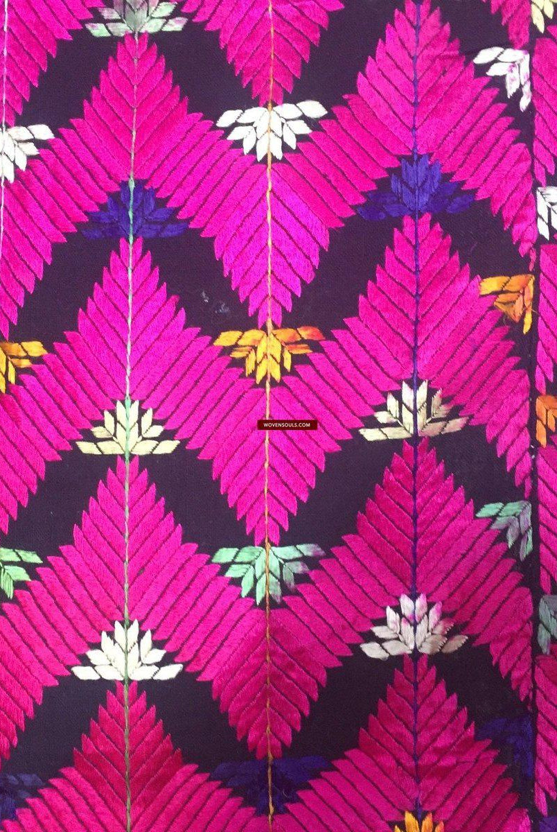 915 VERKAUFT Schwarze Basis Pink Lehariya Phulkari-WOVENSOULS-Antike-Vintage-Textilien-Kunst-Dekor