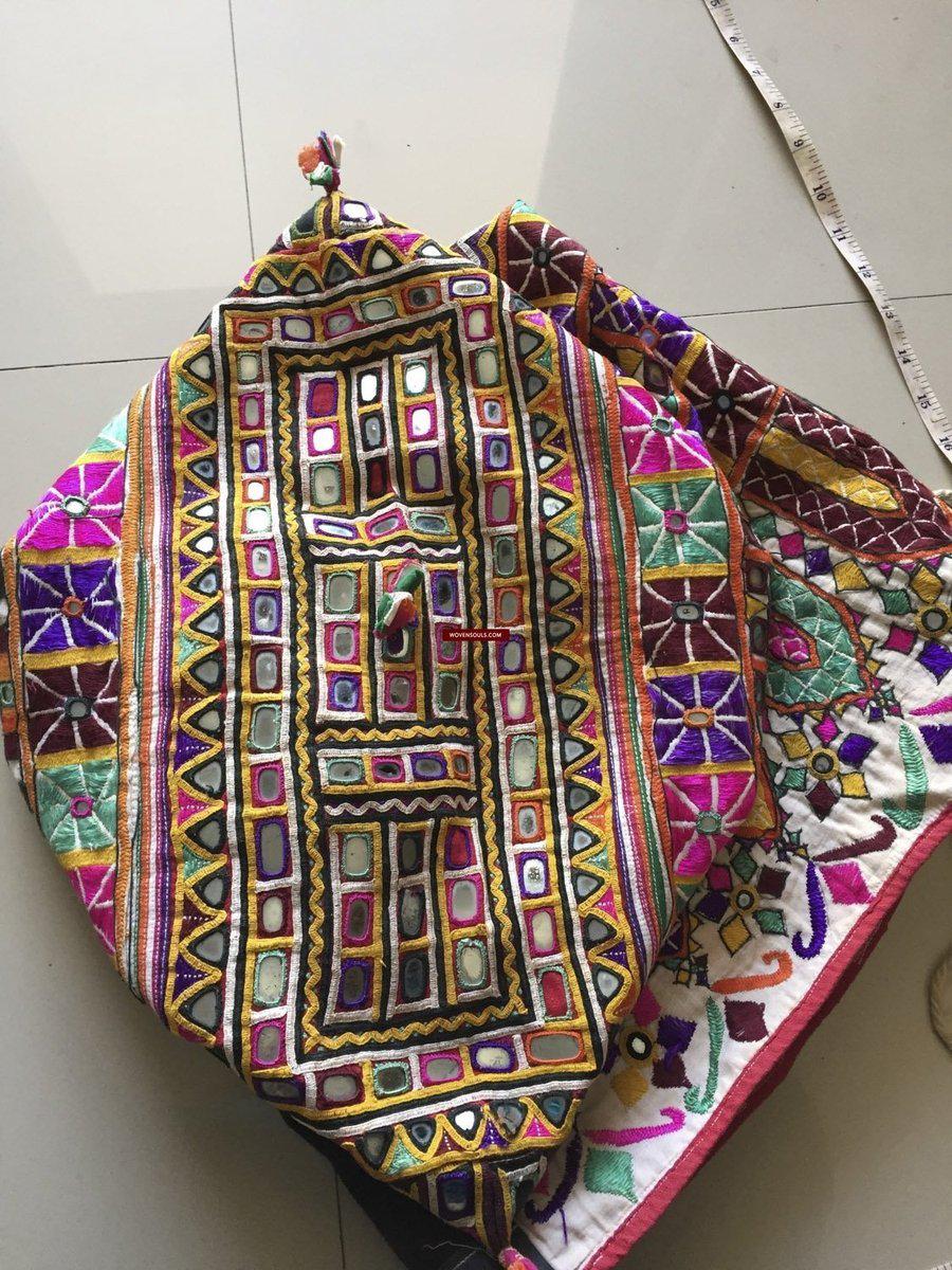 944 Vintage Dowry Bag with Embroidery from Gujarat-WOVENSOULS-Antique-Vintage-Textiles-Art-Decor