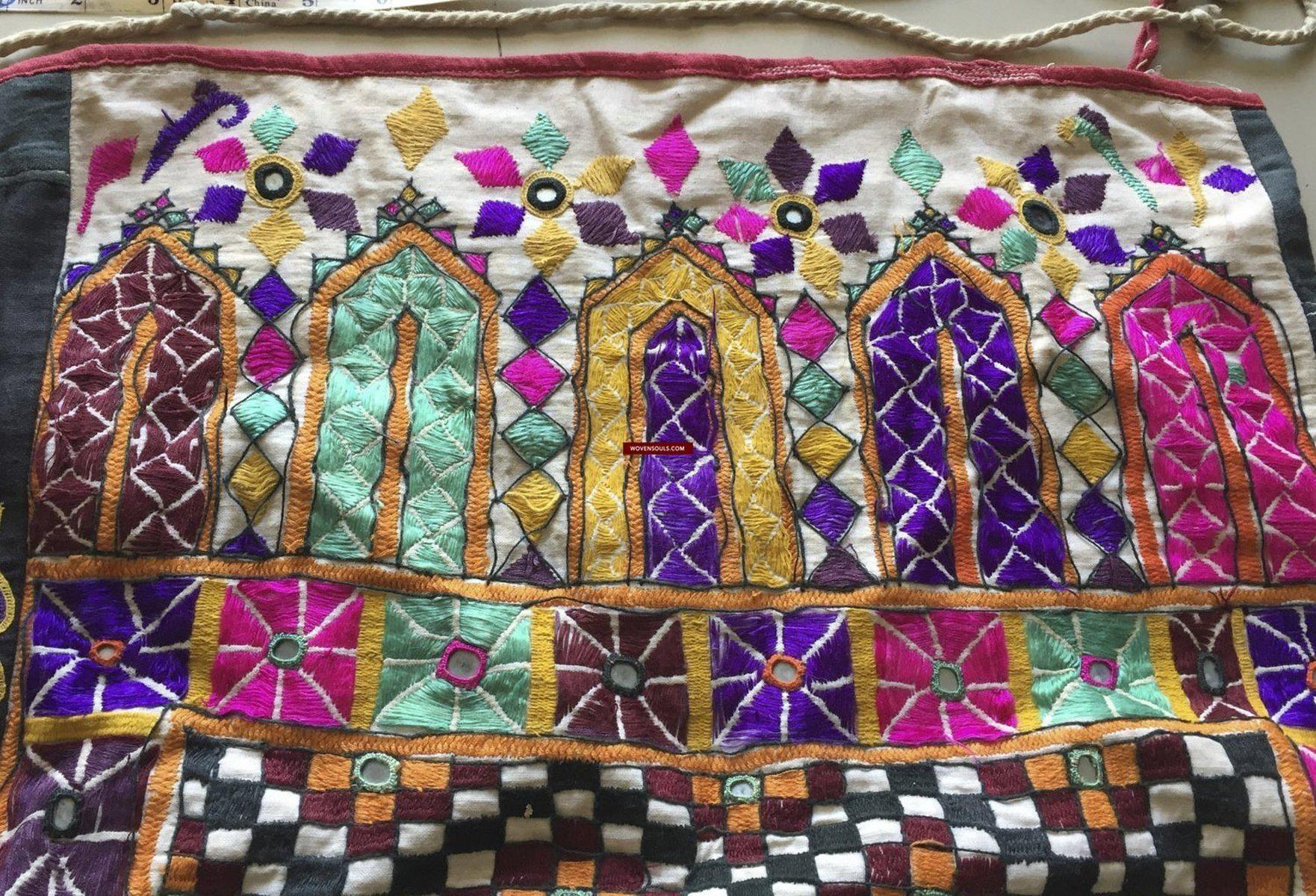 944 Vintage Dowry Bag with Embroidery from Gujarat-WOVENSOULS-Antique-Vintage-Textiles-Art-Decor