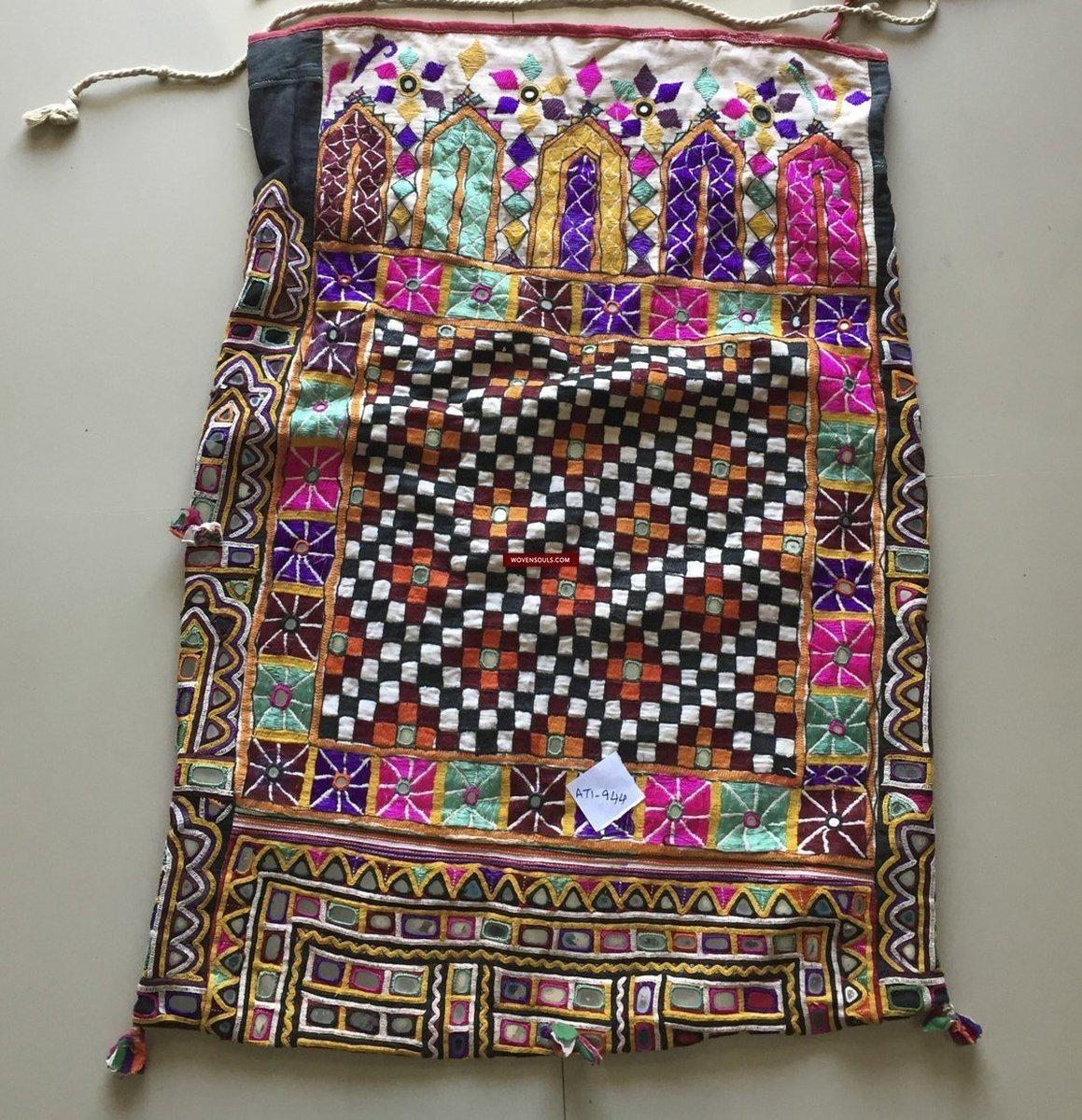 944 Vintage Dowry Bag with Embroidery from Gujarat-WOVENSOULS-Antique-Vintage-Textiles-Art-Decor