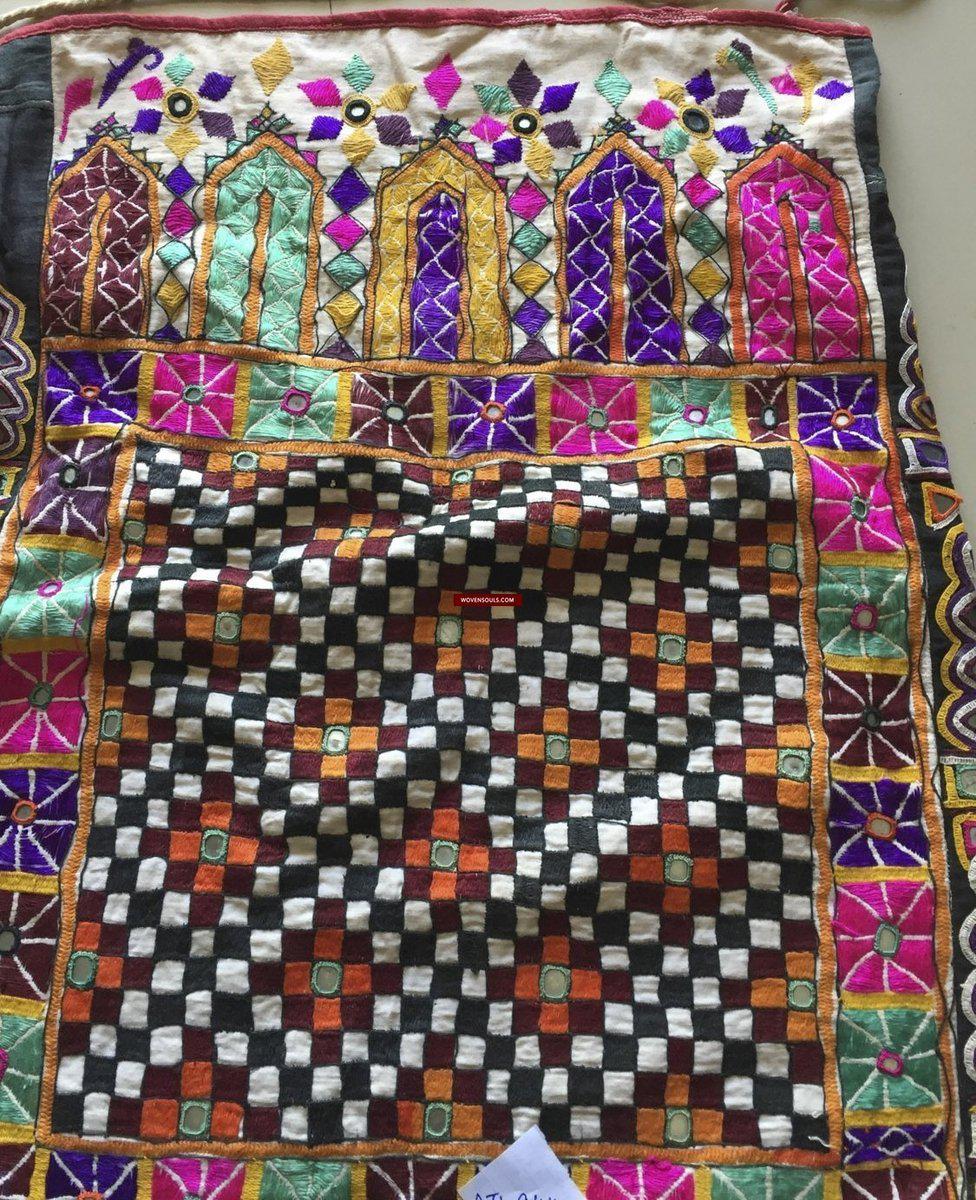 944 Vintage Dowry Bag with Embroidery from Gujarat-WOVENSOULS-Antique-Vintage-Textiles-Art-Decor