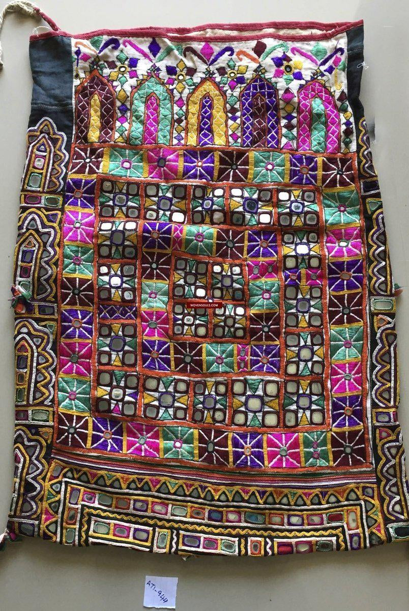 944 Vintage Dowry Bag with Embroidery from Gujarat-WOVENSOULS-Antique-Vintage-Textiles-Art-Decor