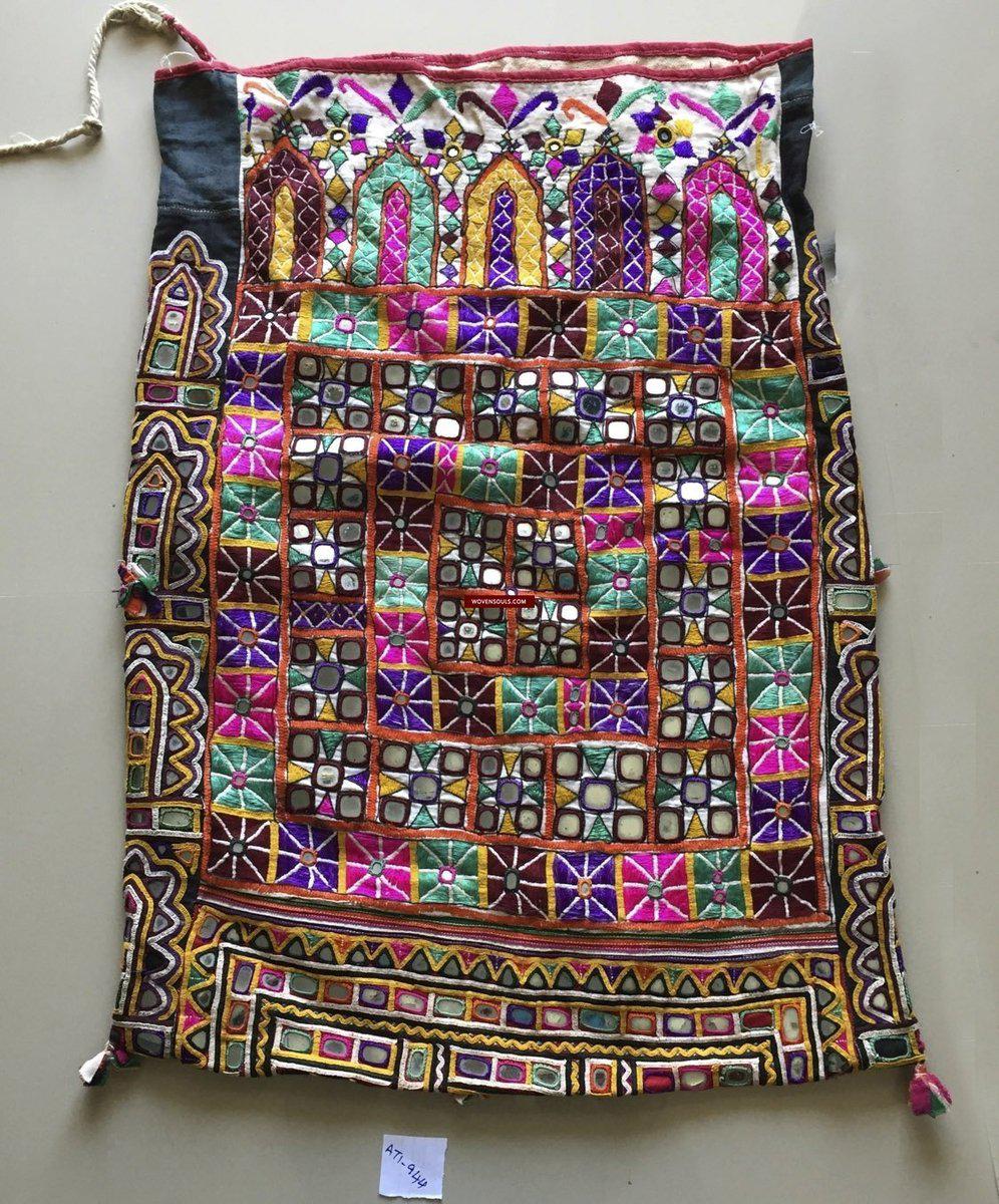 944 Vintage Dowry Bag with Embroidery from Gujarat-WOVENSOULS-Antique-Vintage-Textiles-Art-Decor
