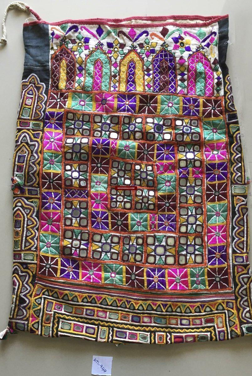 944 Vintage Dowry Bag with Embroidery from Gujarat-WOVENSOULS-Antique-Vintage-Textiles-Art-Decor