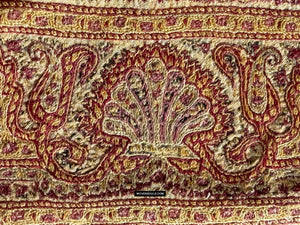 1468は、アンティークカシミールルーマルショールを刺繍で販売しました