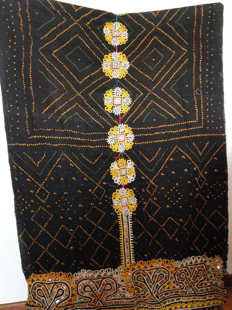 150 Outstanding Rabari Ludhi Wool Shawl with 11 Florettes-WOVENSOULS-Antique-Vintage-Textiles-Art-Decor