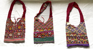 5512 Gruppo venduto di 3 sacchi di imbracatura realizzati con frammenti di tessile vintage