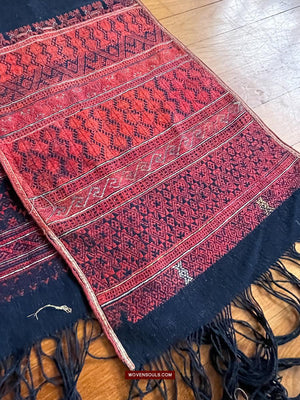 169 Antique Yao Head Cloth with Silk Floss Embroidery on Handspun cotton - Antique Decor Ethnic Art 