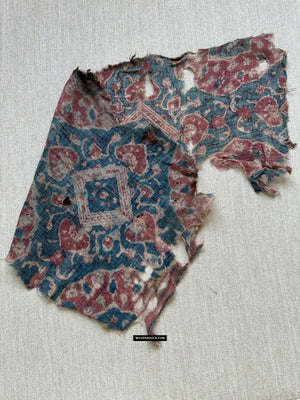 1980 Fragment de Toraja textile imprimé en tissu indien antique