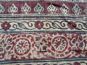 1981 Fragment de Toraja textile imprimé en tissu indien antique