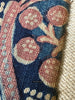 2063 Fragment Toraja textile du commerce indien antique - Fleurs indigo