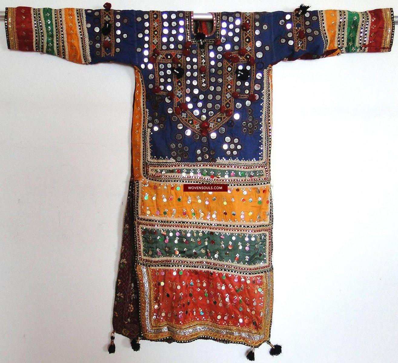 412 Old Sindh Tunic with Embroidery-WOVENSOULS-Antique-Vintage-Textiles-Art-Decor