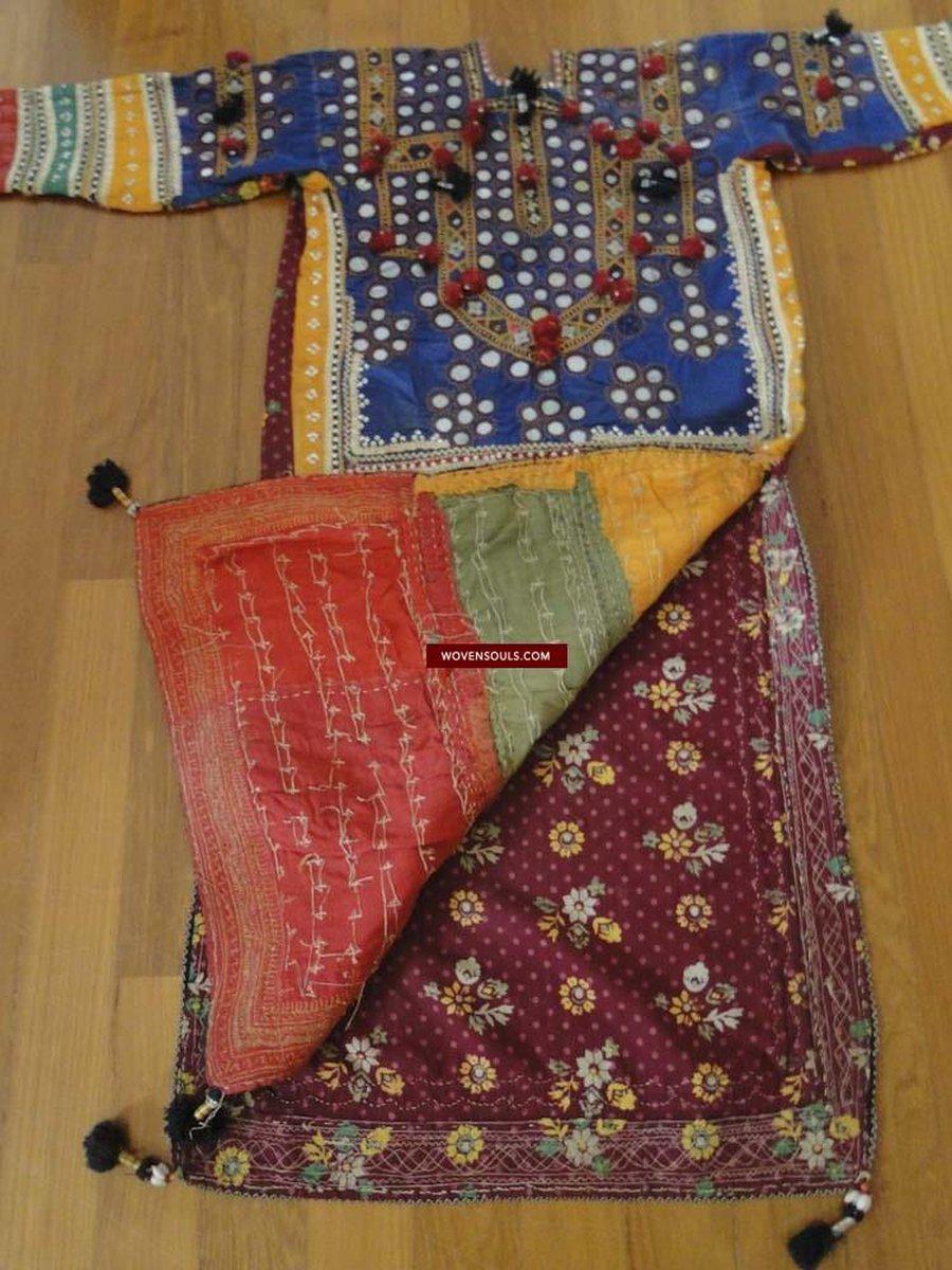 412 Old Sindh Tunic with Embroidery-WOVENSOULS-Antique-Vintage-Textiles-Art-Decor