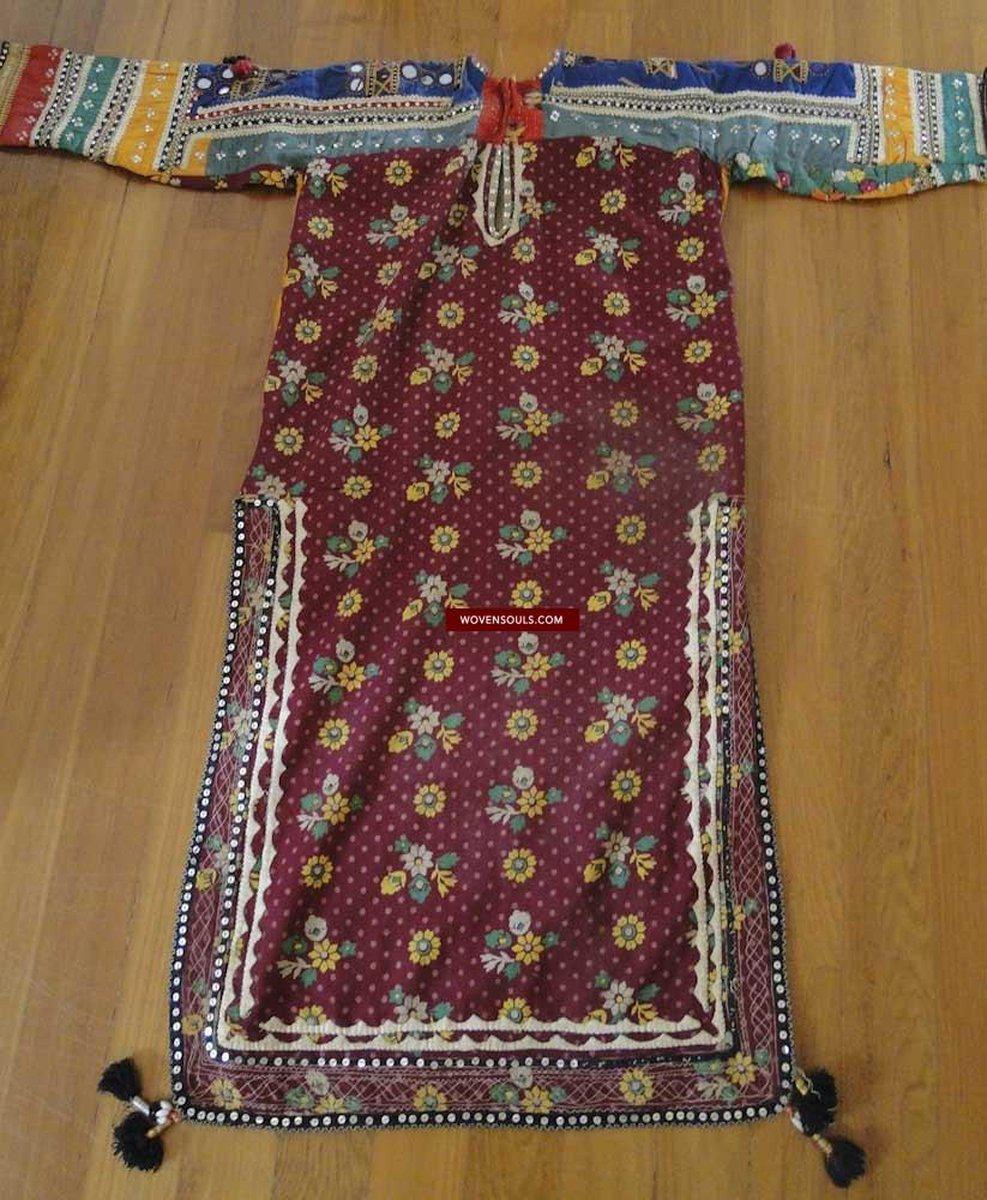 412 Old Sindh Tunic with Embroidery-WOVENSOULS-Antique-Vintage-Textiles-Art-Decor