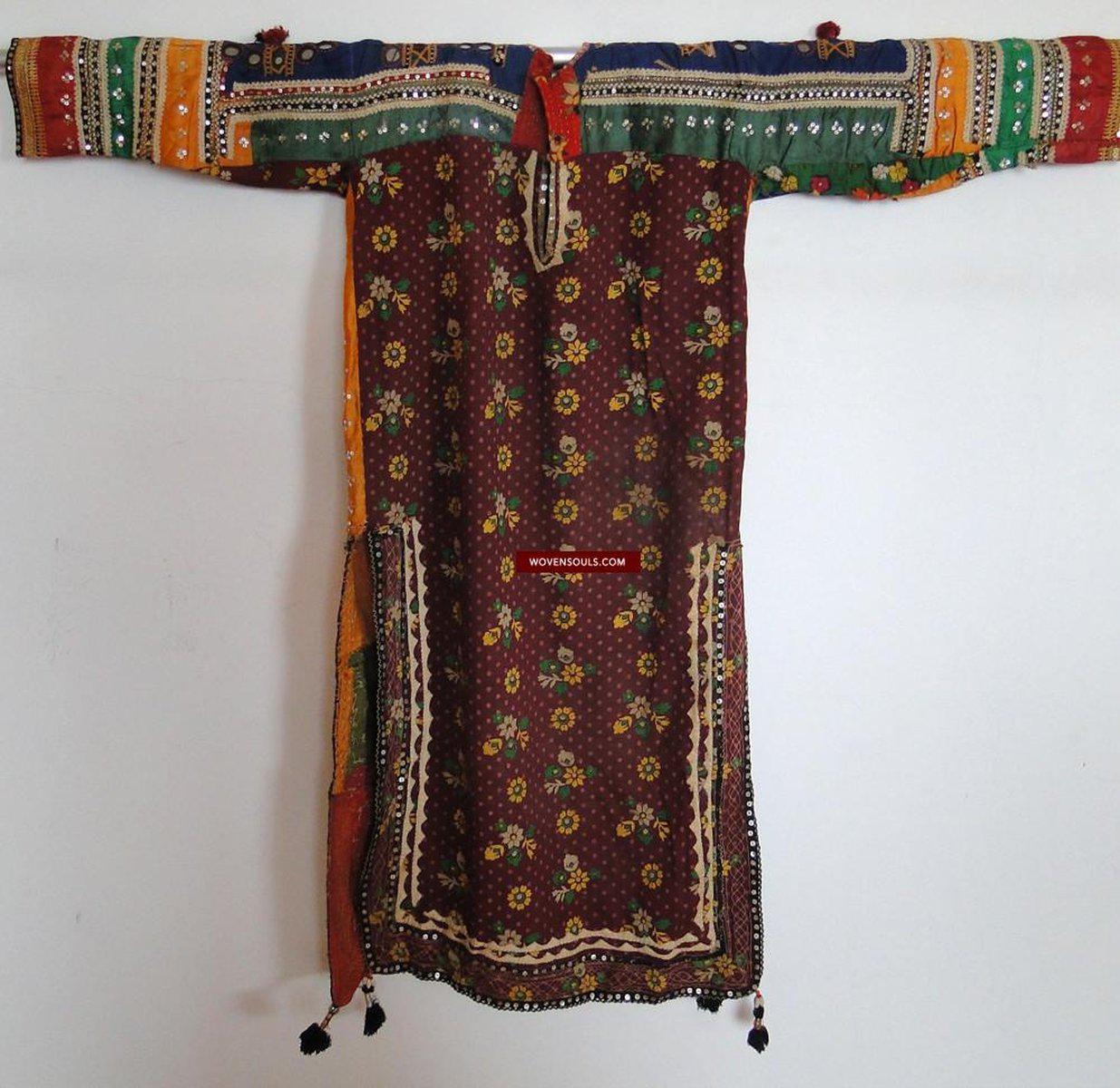 412 Old Sindh Tunic with Embroidery-WOVENSOULS-Antique-Vintage-Textiles-Art-Decor