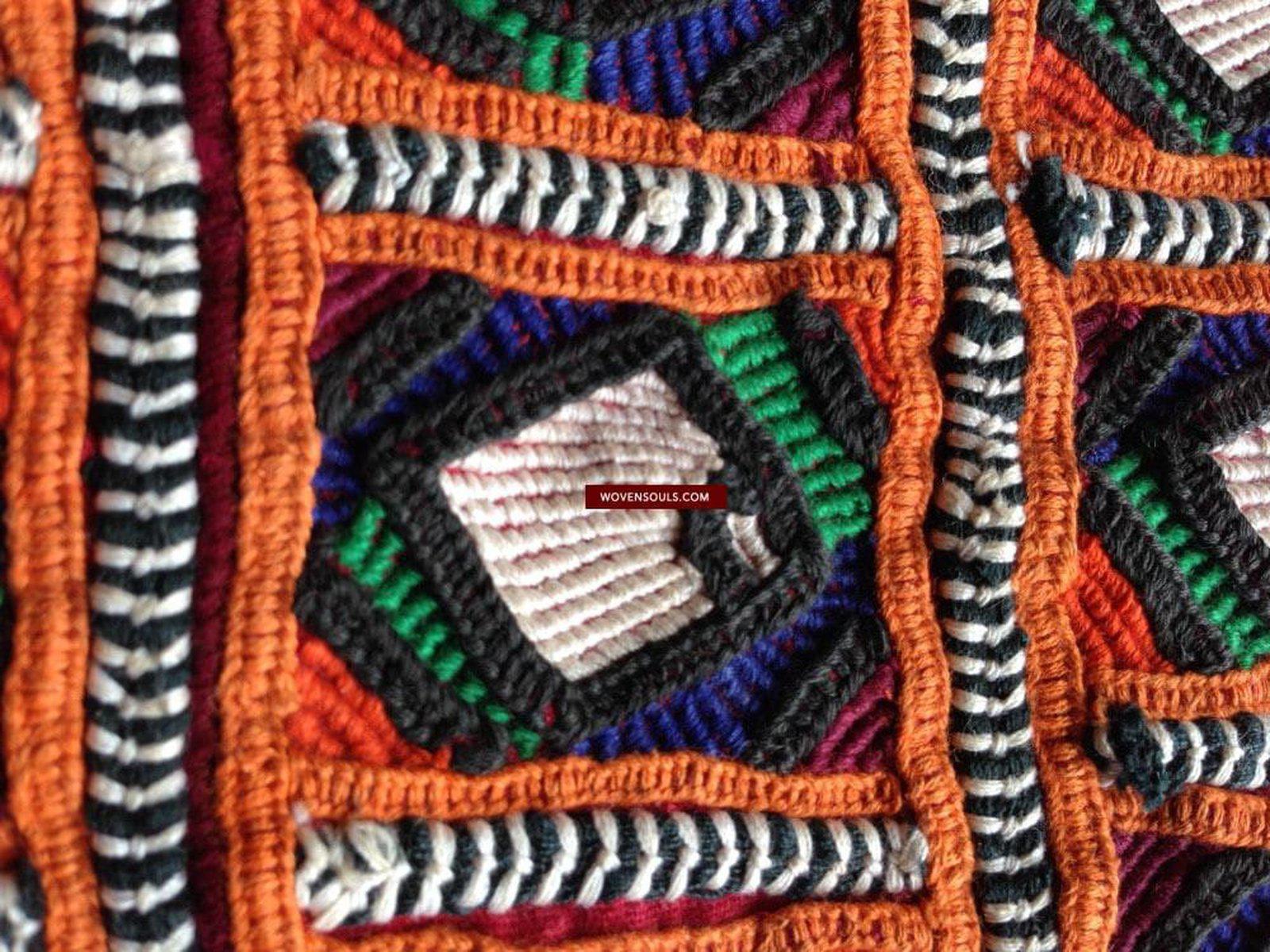 Grand écusson Mural Brodé Main - Travail Textile Du Kutch (Inde) - Déco Bohème Rouge
