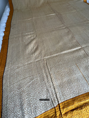 674ホワイトチャンドバグ Phulkari インドのテキスタイルアートパンジャブシルク刺繍