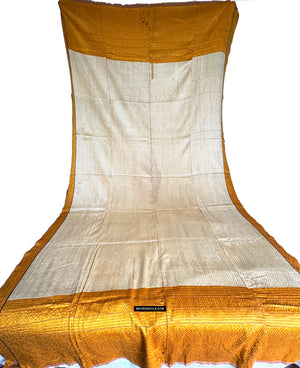 674 Weißer Chand Bagh Phulkari Indische Textilkunst Punjab Seidenstickerei
