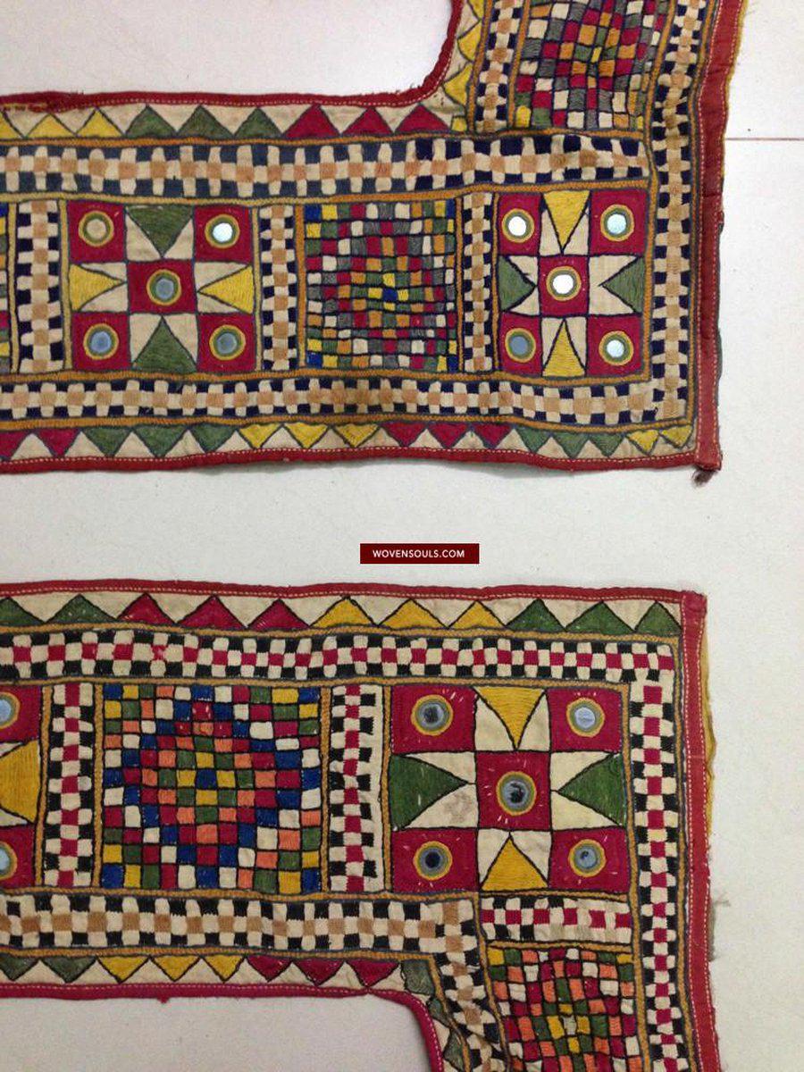 695 Vintage Gujarat Stickerei - Indische Textilkunst für Wanddekoration-WOVENSOULS-Antike-Vintage-Textilien-Kunst-Dekor