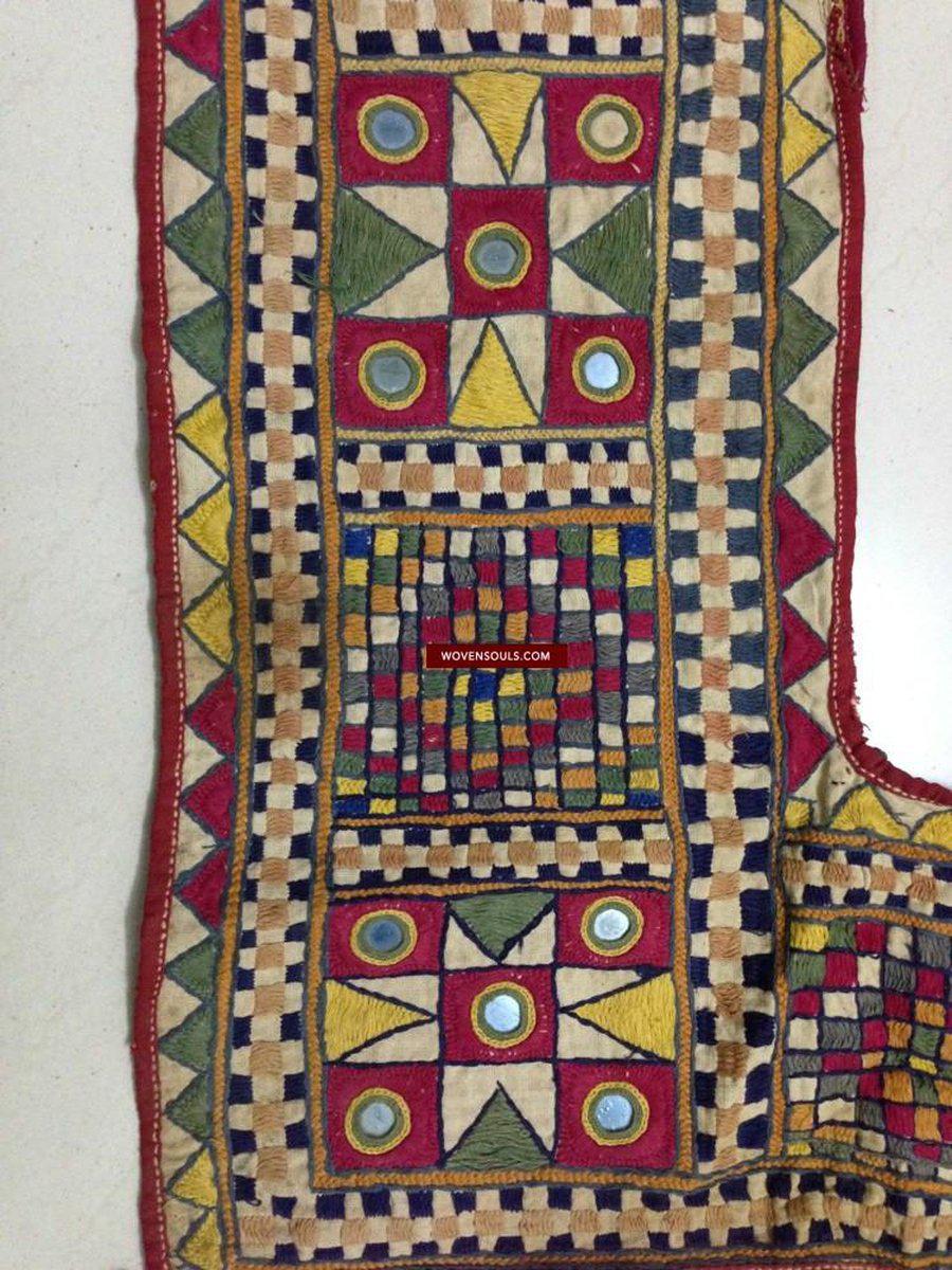 695 Vintage Gujarat Stickerei - Indische Textilkunst für Wanddekoration-WOVENSOULS-Antike-Vintage-Textilien-Kunst-Dekor