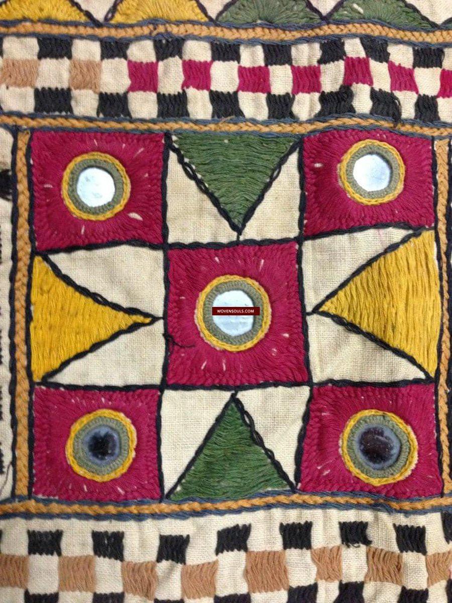 695 Vintage Gujarat Stickerei - Indische Textilkunst für Wanddekoration-WOVENSOULS-Antike-Vintage-Textilien-Kunst-Dekor