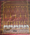 841 B - Fine Pedan Pidan Krawatte Farbstoffseide Ikat Tempel Banner Wandkunst aus Kambodscha
