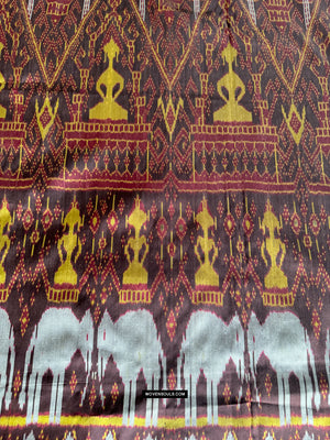 841 B - Fine Pedan Pidan Tie Dye Silk Ikat Temple Banner Arte de pared de Camboya