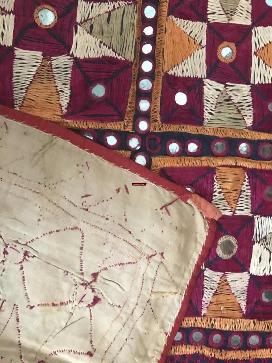857 Vintage Seidenstickerei-Chakla oder Wanddekoration aus Kathiawar Gujarat-WOVENSOULS-Antike-Vintage-Textilien-Kunst-Dekor