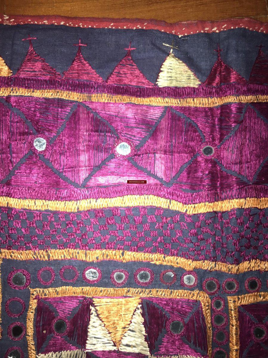 857 Vintage Seidenstickerei-Chakla oder Wanddekoration aus Kathiawar Gujarat-WOVENSOULS-Antike-Vintage-Textilien-Kunst-Dekor
