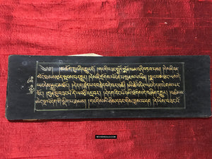 9020 manuscrit tibétain antique - Texte doré en papier noir