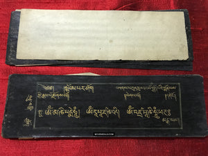 9020 Manuscrito tibetano antiguo - Texto dorado de papel negro