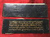 9020 manuscrit tibétain antique - Texte doré en papier noir