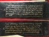 9020 manuscrit tibétain antique - Texte doré en papier noir