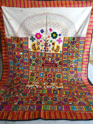 904 Vintage Dhaniyo Wall Decor Textile Kutch Gujarat-WOVENSOULS-Antique-Vintage-Textiles-Art-Decor