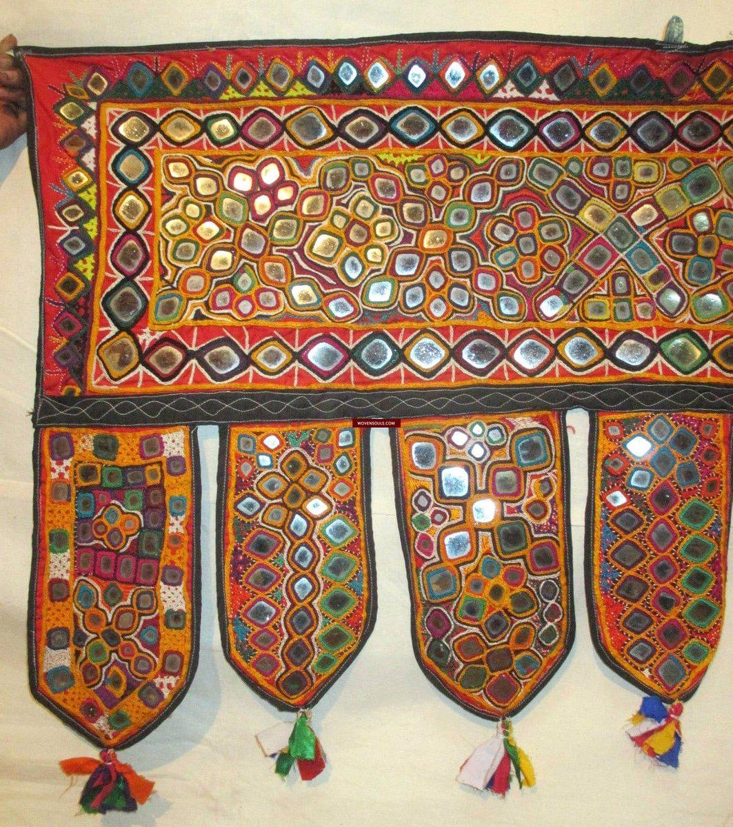 906 Vintage Spiegelstickerei Toran oder Willkommenstafel Gujarat - VERKAUFT-WOVENSOULS-Antike-Vintage-Textilien-Kunst-Dekor