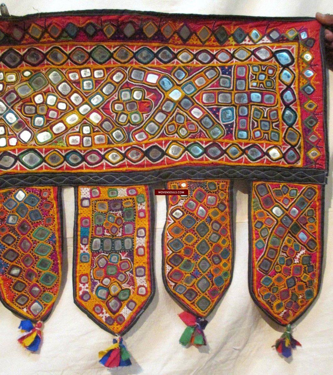 906 Vintage Spiegelstickerei Toran oder Willkommenstafel Gujarat - VERKAUFT-WOVENSOULS-Antike-Vintage-Textilien-Kunst-Dekor