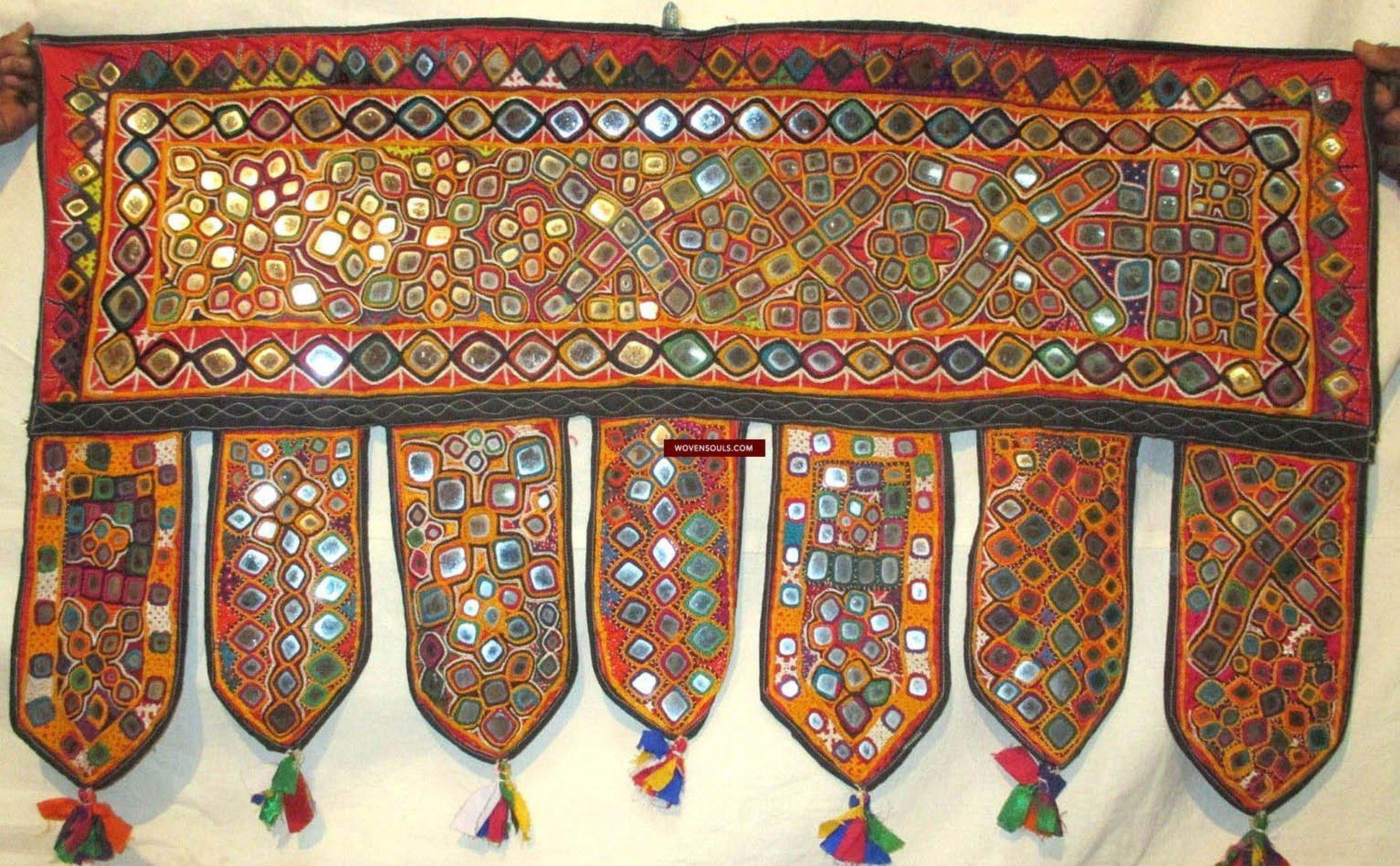 906 Vintage Spiegelstickerei Toran oder Willkommenstafel Gujarat - VERKAUFT-WOVENSOULS-Antike-Vintage-Textilien-Kunst-Dekor