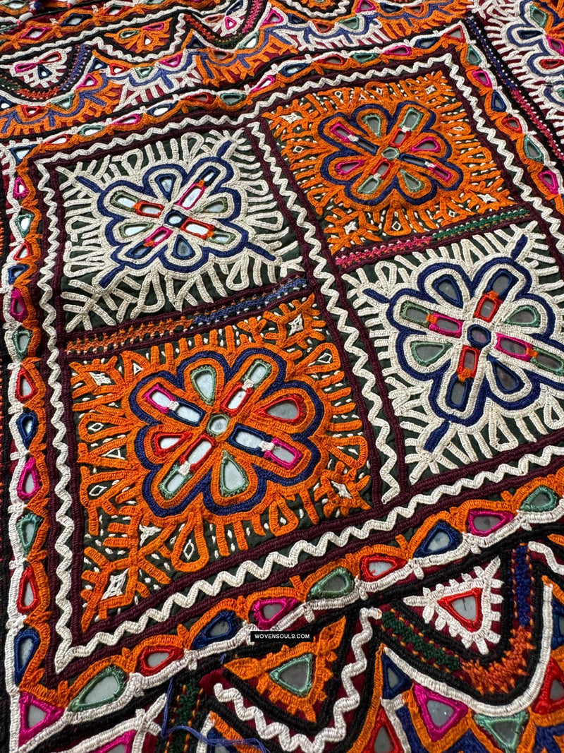 Nappe Ou Tapisserie Gujrati Brodée Main - Travail Rabari - 3x6.6 Pieds - Occasion