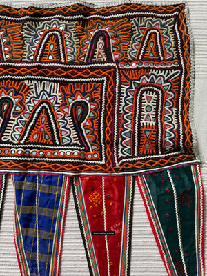 980 Vintage long Rabari Textile de décoration murale de broderie du Gujarat