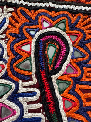 980 langer Jahrgang Rabari Stickereien Dekor Textile von Gujarat