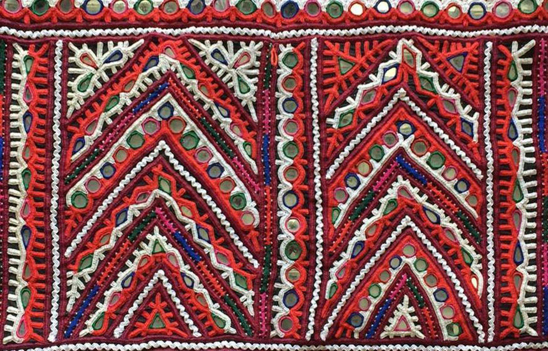 983 Long Vintage Rabari Embroidery Toran Wall Decor Textile from Gujarat-WOVENSOULS-Antique-Vintage-Textiles-Art-Decor