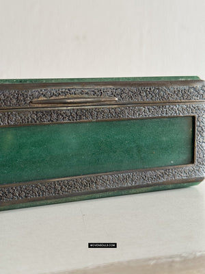 900 Old Parsi Zoroastrian Heirlous Box con Silver & Jade?