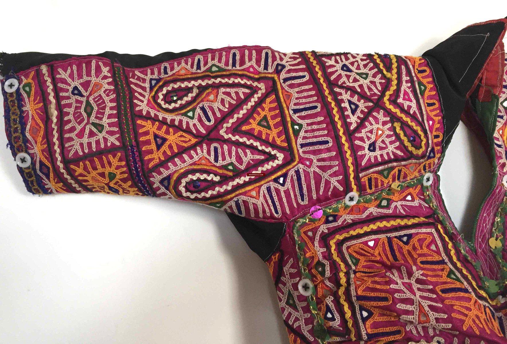 1003 Vintage Tribal Textilkostüm – Bluse aus Gujarat, Indien –WOVENSOULS-Antike-Vintage-Textilien-Kunst-Dekor
