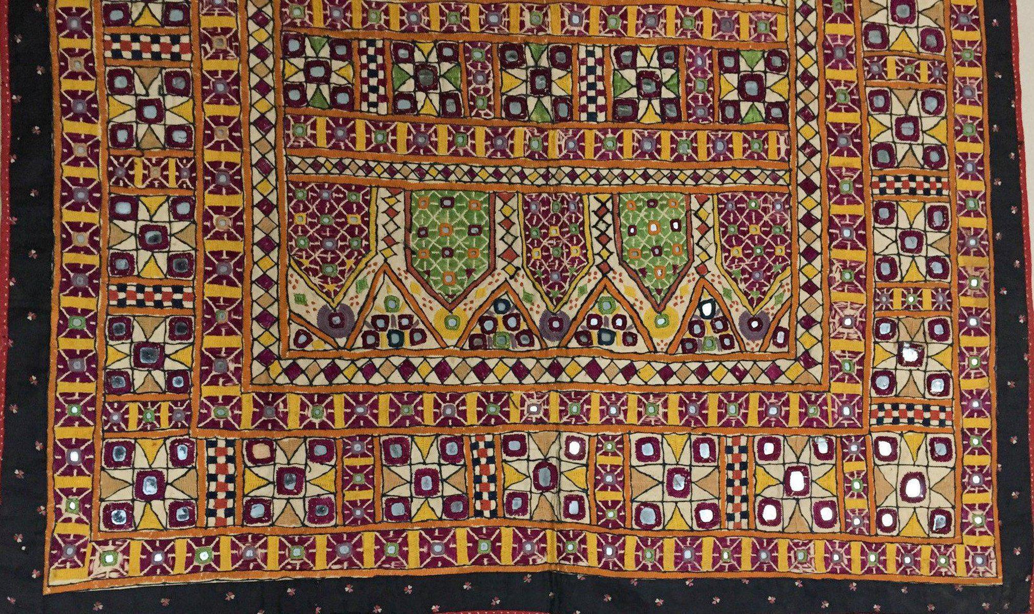 1031 Vintage Kutch Stickerei Wohndekoration aus Gujarat-WOVENSOULS-Antike-Vintage-Textilien-Kunst-Dekor