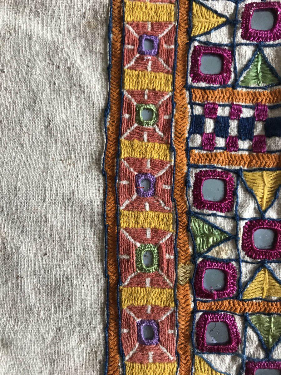 1031 Vintage Kutch Stickerei Wohndekoration aus Gujarat-WOVENSOULS-Antike-Vintage-Textilien-Kunst-Dekor