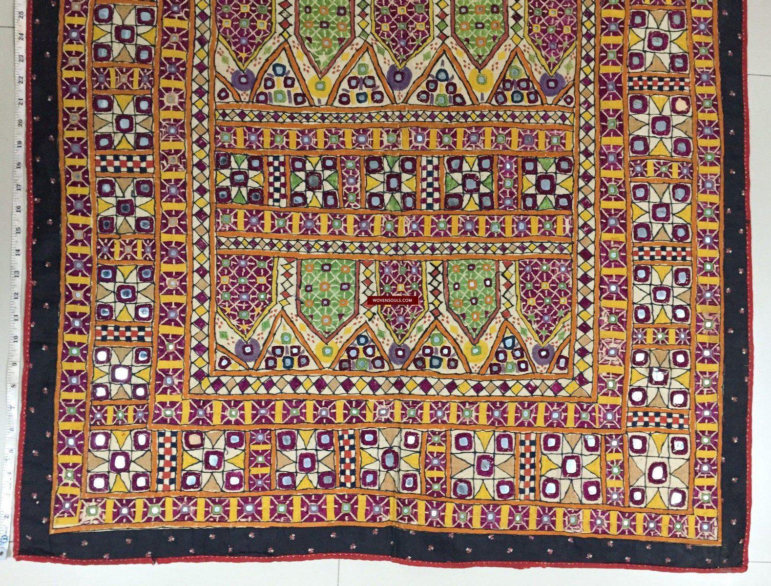 1031 Vintage Kutch Stickerei Wohndekoration aus Gujarat-WOVENSOULS-Antike-Vintage-Textilien-Kunst-Dekor