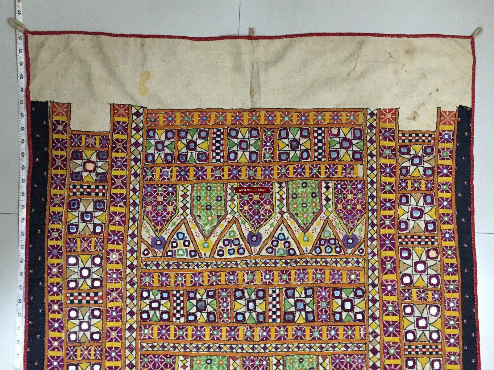 1031 Vintage Kutch Stickerei Wohndekoration aus Gujarat-WOVENSOULS-Antike-Vintage-Textilien-Kunst-Dekor