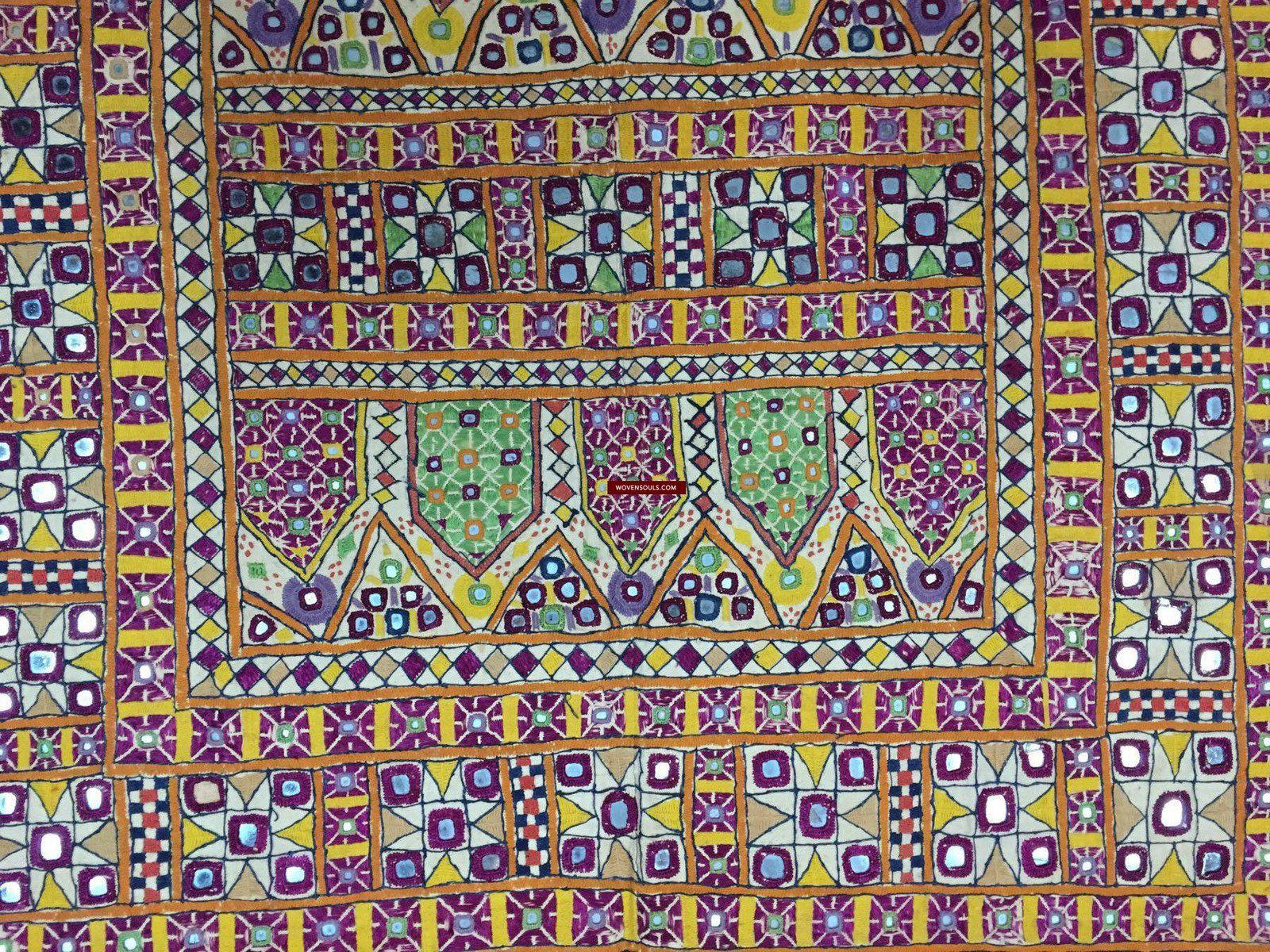 1031 Vintage Kutch Stickerei Wohndekoration aus Gujarat-WOVENSOULS-Antike-Vintage-Textilien-Kunst-Dekor